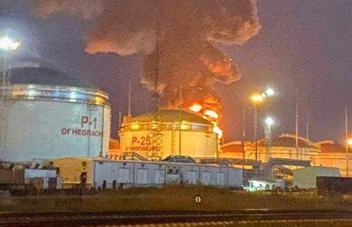 Губернатор Краснодарского края Кондратьев сообщил, что резервуар с нефтепродуктами загорелся в поселке Волна Темрюкского района