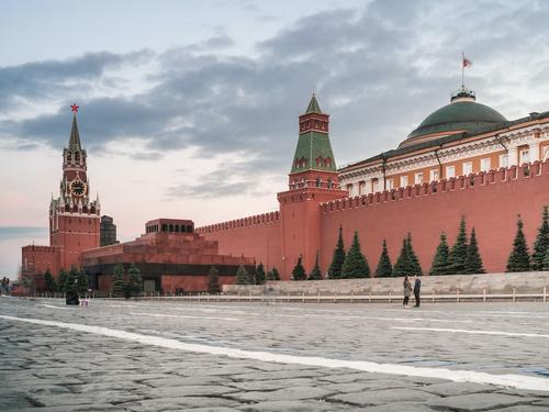 Песков сообщил, что 9 мая традиционного приема в Кремле не будет