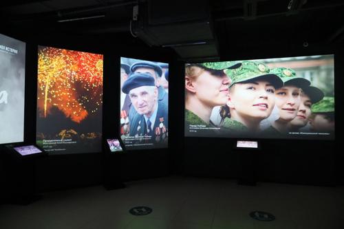 В Челябинском мультимедийном парке открылась фотовыставка ко Дню Победы