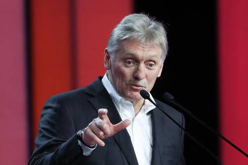 Спикер Кремля Песков отказался пока комментировать ситуацию с подрывом автомобиля писателя Прилепина 