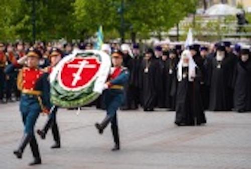 Патриарх Кирилл в канун Дня Победы возложил венок к Могиле Неизвестного Солдата в Москве