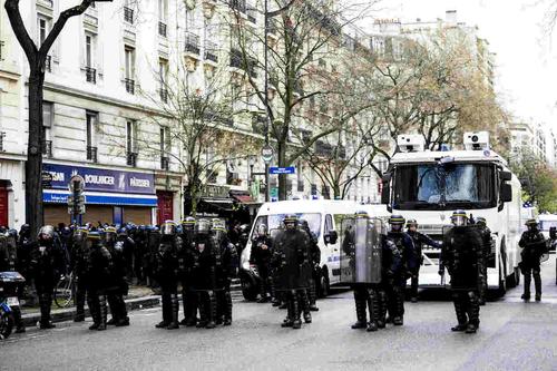 Украинские провокаторы попытались сорвать акцию «Бессмертный полк» в Париже