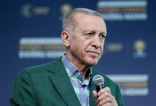 Эрдоган за пять дней до выборов президента Турции объявил об увеличении зарплат 700 тысяч госслужащих на 45%