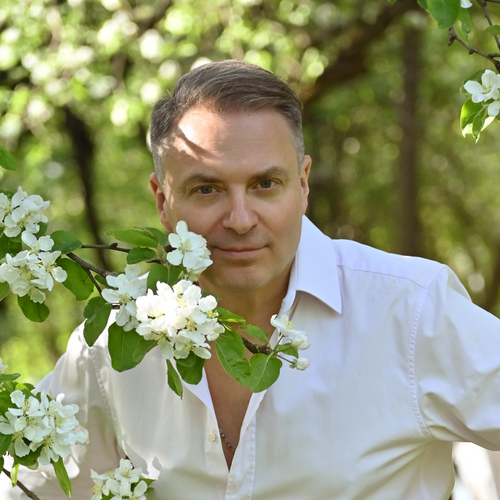 Александр Добронравов: Для меня 9 мая - Победа, салют и цветущие деревья