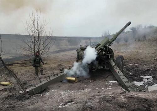 Уральские артиллеристы снайперским выстрелом поразили танк ВСУ на Донецком направлении 