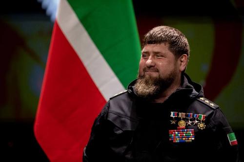 Рамзан Кадыров поздравил «жителей многонациональной и многоконфессиональной России с Днем Победы»