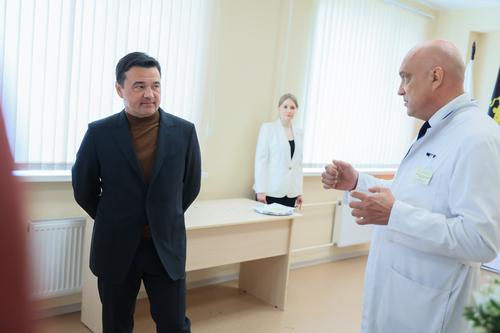 Андрей Воробьев вручил награды врачам Химкинской больницы
