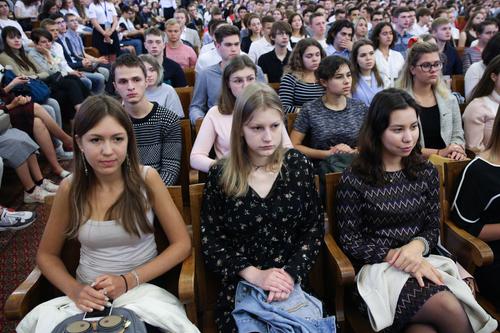 Минпросвещения РФ порекомендовало педвузам установить меры поддержки для студентов из семей участников СВО