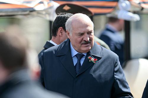 Пресс-служба белорусского президента сообщила, что с Лукашенко все в порядке, он «работает с документами»