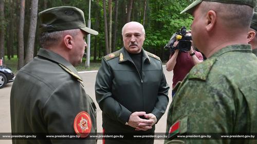 Лукашенко: армия Белоруссии приведена в состояние повышенной боеготовности после инцидентов в граничащей Брянской области