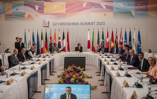 Лидеры G7 подтвердили в итоговом коммюнике, что будут продолжать помогать Украине и принимать меры для «повышения издержек» России