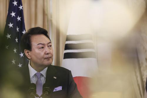 Президент Южной Кореи Юн Сок Ёль провёл в Хиросиме встречу с Зеленским и пообещал Киеву гуманитарную и экономическую помощь