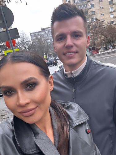 Адвокат блогеров Валерии и Артема Чекалиных сообщил, что они одолжили 311 млн рублей  и оплатили долги по налогам 