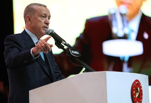 Эрдоган анонсировал разработку новой Конституции и пообещал, что в случае его победы на выборах Турцию «ждет полное преображение»