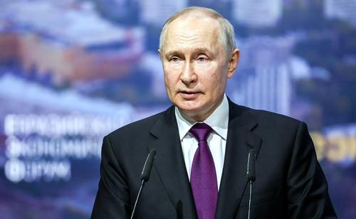Путин: Украина, называя РФ агрессором, продолжает «благополучно кассировать» деньги за транзит российского газа