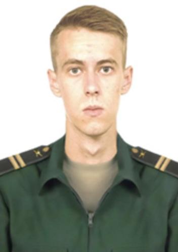 Младший сержант Андрей Бурнашов огнём из автомата уничтожил пикап врага и пехоту, передвигавшуюся на нём