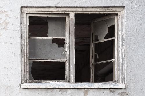 В пятиэтажном доме рядом с местом хлопка в центре Краснодара выбило около двадцати стекол