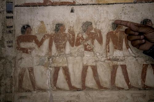 Египет открывает недавно обнаруженные древние мастерские и гробницы в некрополе Саккара