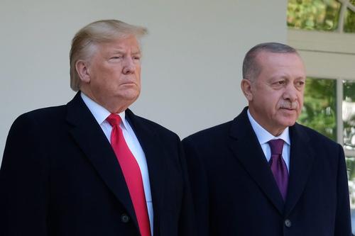 Турецкий политолог Сезер выразил мнение, что Эрдоган будет ждать переизбрания Трампа для решения проблем в отношениях с США