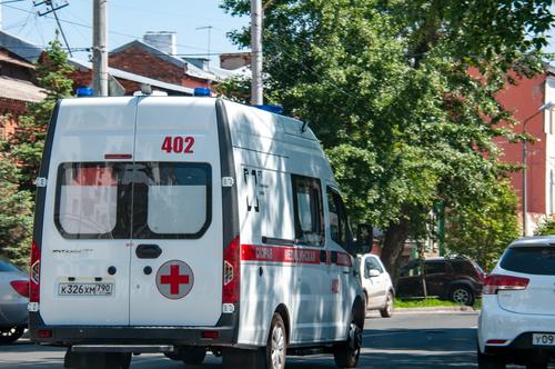 Cтудентка медколледжа оказала первую помощь пешеходам, пострадавшим в результате наезда BMW в Мытищах 