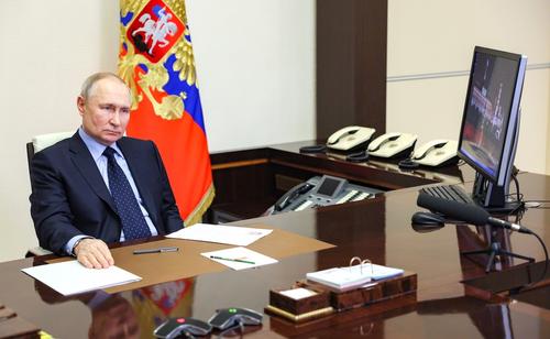 Песков сообщил, что Путину докладывают о большом числе россиян, готовых пойти на службу по контракту в зоне СВО