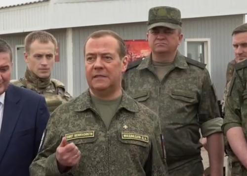 Медведев заявил, что украинский режим как «осиное гнездо» терроризма должен быть уничтожен 