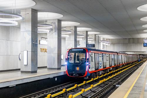На станции «Тютчевская» Троицкой ветки началась архитектурная отделка платформы