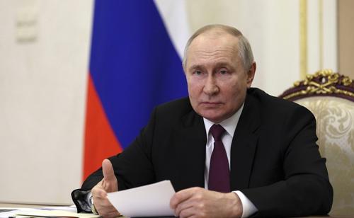 Путин на совещании с Совбезом призвал сделать все, чтобы не позволить ни при каких обстоятельствах раскачать ситуацию в РФ извне