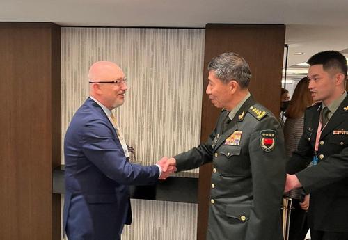 Bloomberg: Резников и Ли Шанфу во время встречи в Сингапуре договорились о расширении военных связей Украины и Китая