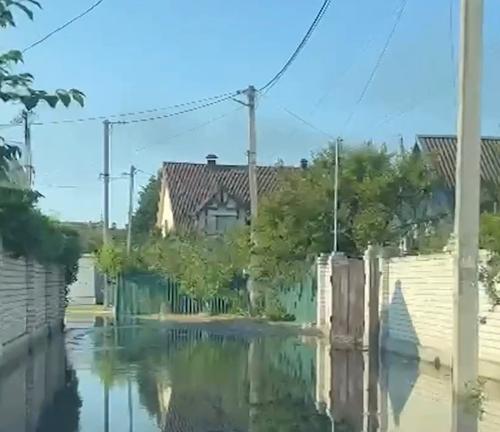 В администрации Новой Каховки сообщили, что уровень воды в затопленном городе снижается