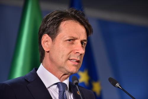 Экс-премьер Италии Конте, заявил, что не оставлял бы Зеленскому права решать, как и когда садиться за стол переговоров
