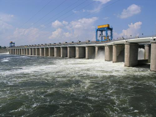 «Укргидроэнерго»: уровень воды в Каховском водохранилище упал на семь метров