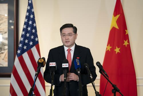 Глава МИД Китая Цинь и госсекретарь США Блинкен провели телефонный разговор