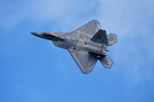 Пентагон: Соединенные Штаты Америки перебросили истребители F-22 на Ближний Восток из-за выросшей активности ВВС России 