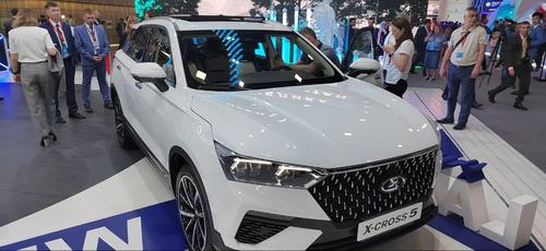 АвтоВАЗ представил Lada X-Cross 5, изготовленную на бывшем заводе Nissan в Санкт-Петербурге 