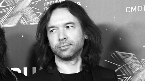 Музыкант Сергей Скачков сообщил о смерти бывшего гитариста группы «Земляне» Сергея Колчина