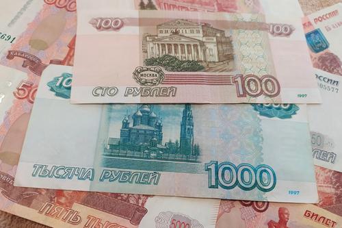 Глава ВТБ Костин предупредил россиян, что держать сбережения в долларах и евро сегодня «очень опасно»