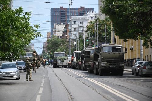 Mash: несколько десятков бойцов ЧВК «Вагнер» решили сдаться полиции при выезде из Ростова-на-Дону