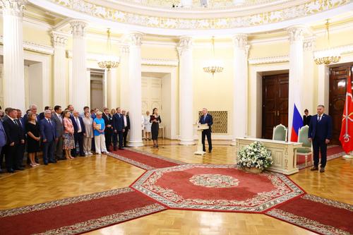 Александр Беглов заявил, что действия правительства Петербурга помогли защитить его от кризисов