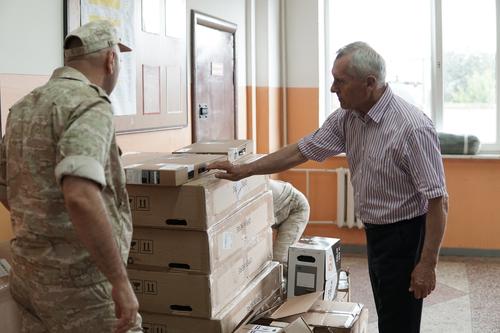 Депутат ЗСК Борис Юнанов оказал помощь военной части