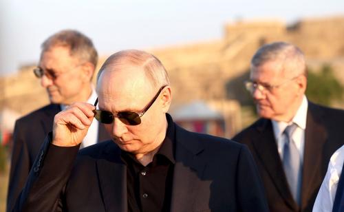 Журналист Сеймур Херш: Путин после попытки мятежа оказался в гораздо более сильной позиции