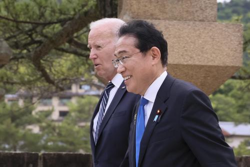 Президент США Байден пригласил лидеров Японии и Южной Кореи на саммит в Вашингтон для обсуждения отношений между государствами