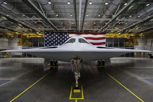 В США заканчивается создание прототипов нового стратегического бомбардировщика B-21 Raider
