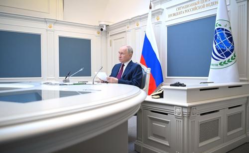 Путин заявил, что против России сейчас ведется гибридная война