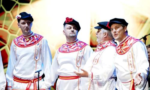 В латвийском празднике песни и танца приняли участие хористы из России