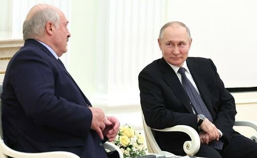 Лукашенко заявил, что находится с президентом России Путиным «в одной лодке»