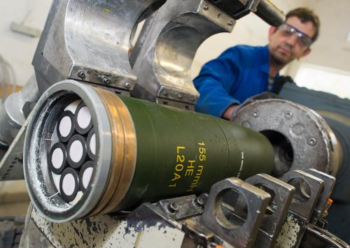 Le Monde: решение предоставить Киеву кассетные боеприпасы — это признание слабости союзников Украины