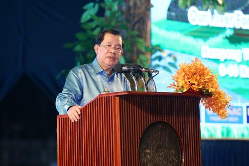Премьер Камбоджи Хун Сен призвал власти в Киеве пожалеть народ Украины и не применять кассетные боеприпасы