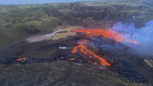 В Исландии продолжается извержение вулкана Фаградальсфьядль