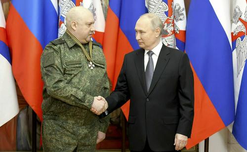 Депутат Госдумы Картаполов сообщил, что генерал армии Суровикин «отдыхает и недоступен»
